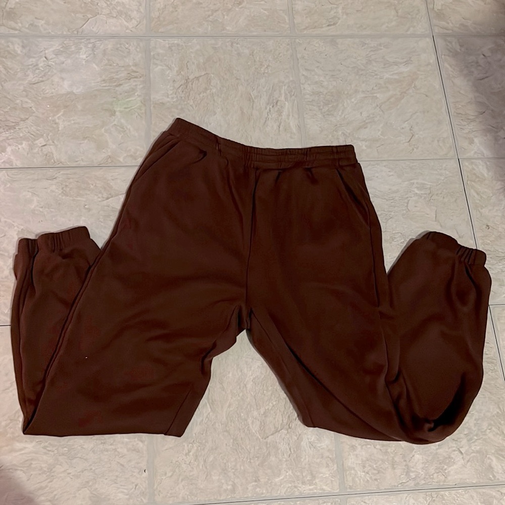 Large dark brown sweat pant, high waisted